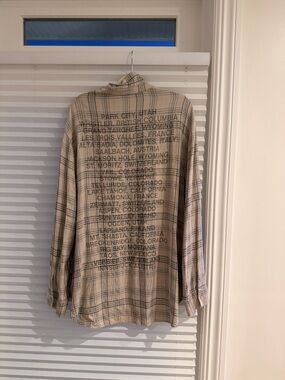 Sundry Destination Top